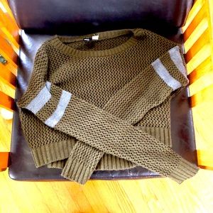 BDG Cropped sweater